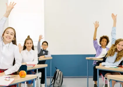 Enfant heureux à l’école à Casablanca