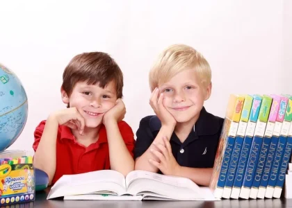 un avenir lumineux, symbolisant le choix et la croissance.